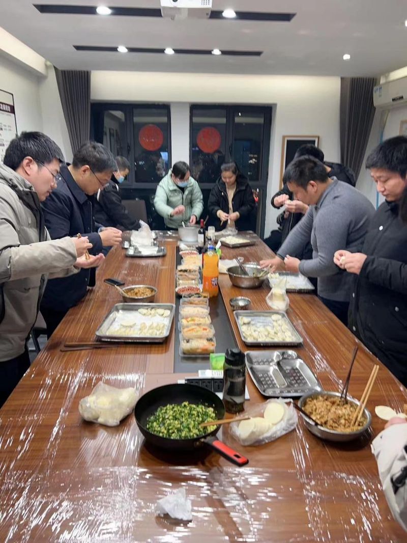 通達(dá)軟件公司組織開展“情暖冬至，餃香飄逸”冬至包餃子活動